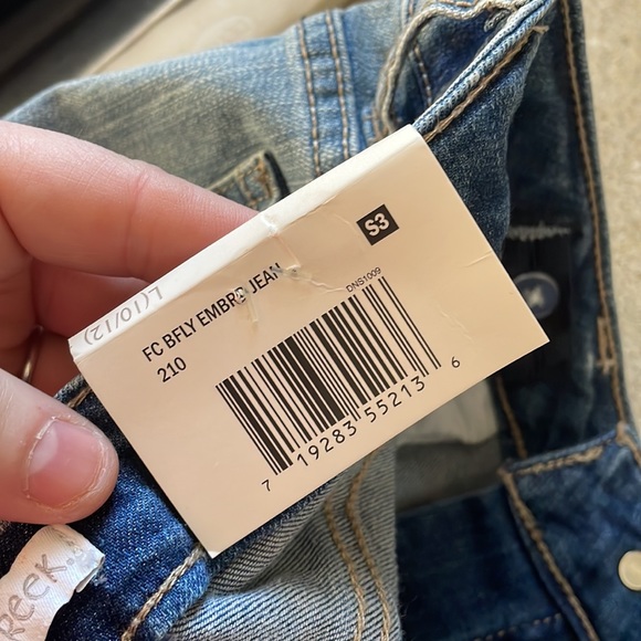 NWT Girls Distressed Jeans Butterfly Embroidery - Picture 5 of 5